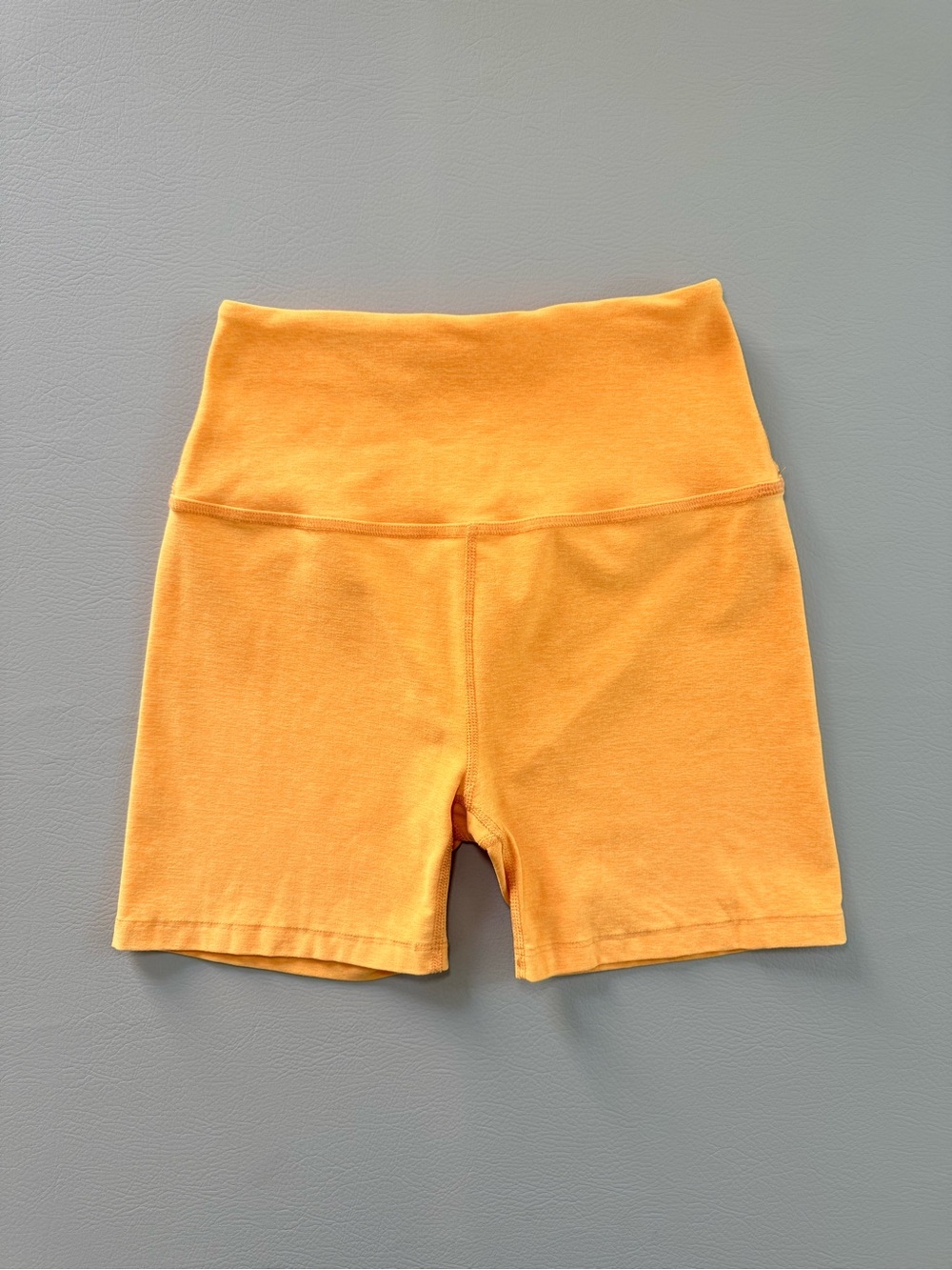 Beyond Yoga Keep Pace Orange Heather Biker Shorts size Medium inseam 4.5”